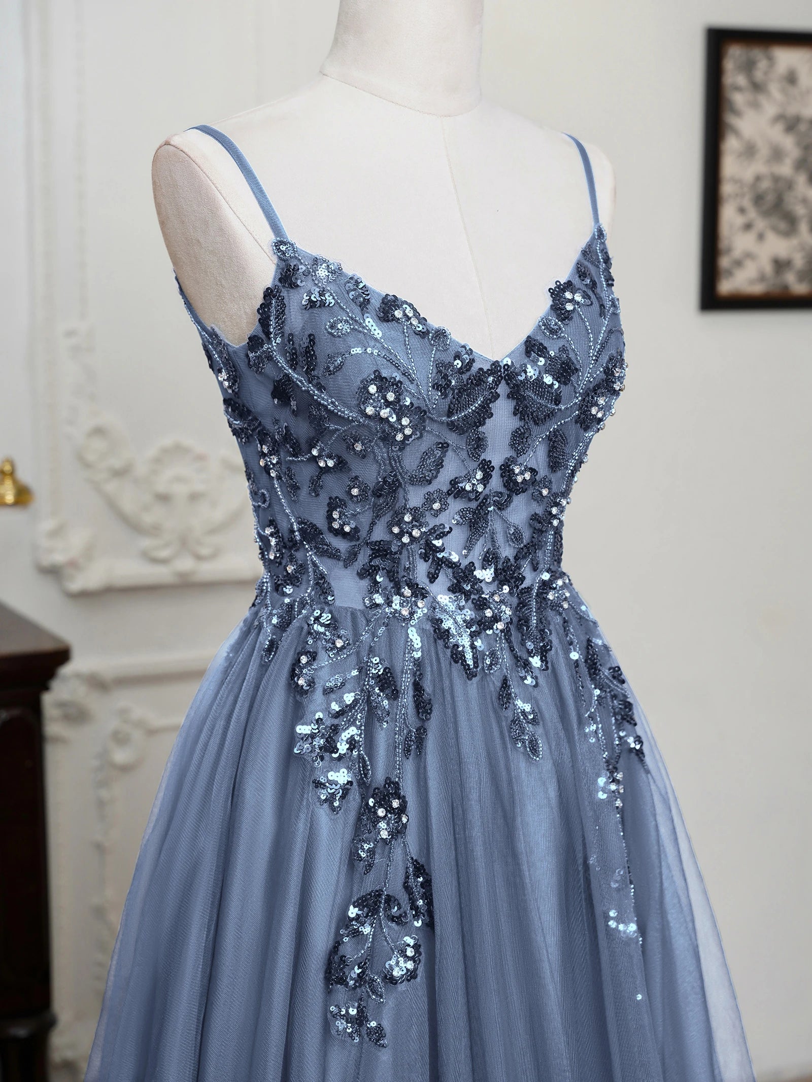 Sling Evening Dresses Sexy Spaghetti Straps V-Neck Illusion Sequins Appliques Prom Dress A-Line Train High Split Gowns